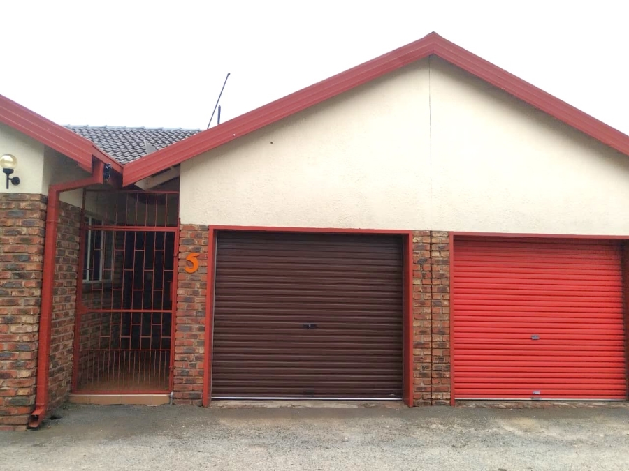 2 Bedroom Property for Sale in Kannoniers Park North West